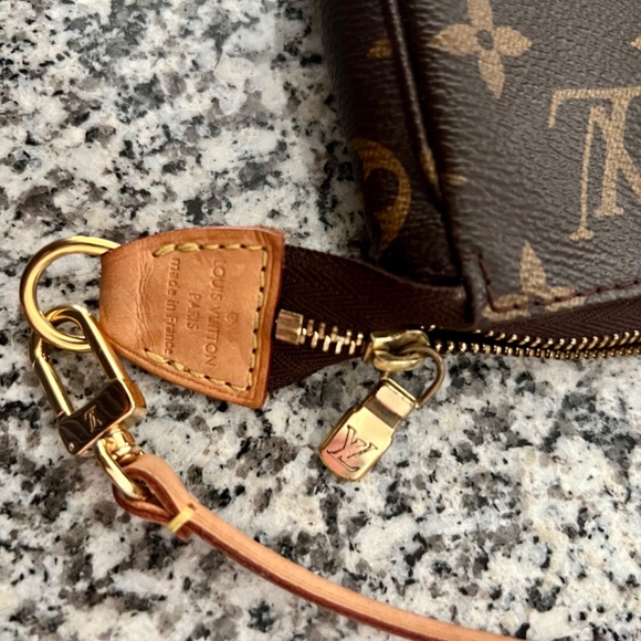Louis Vuitton Pochette - Monogram - Picture 3 of 12